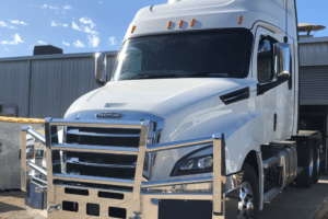 Freightliner Cascadia with Irvin bullbar