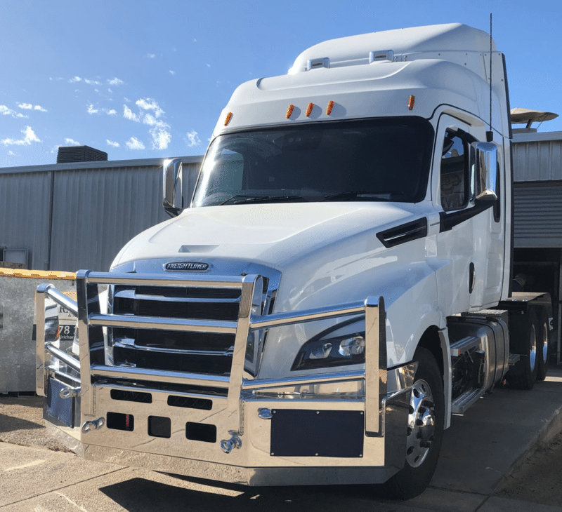 Freightliner Cascadia with Irvin bullbar